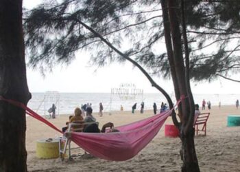 Nikmati Ketenangan dan Keindahan Alam di Pantai Pemedas Samboja yang Cocok untuk Keluarga