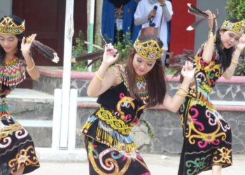 Gali Makna Tari Burung Enggang dari Suku Dayak Kenyah