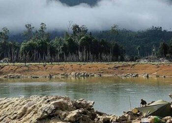 Nikmati Keindahan Danau Tebo dan Pegunungan Karst di Kampung Merabu