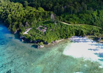 Eksotisme Pantai Batu Berdiri, Surga Tersembunyi di Kecamatan Biduk-Biduk