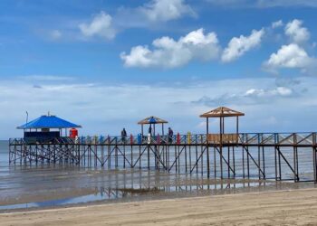 Pantai Ambalat, Pesona Laut Amborawang
