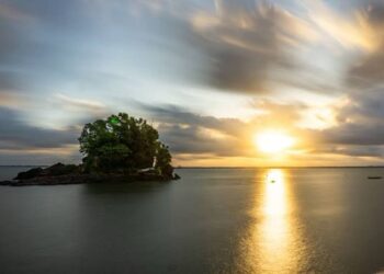 Pantai Melawai: Tempat Tersembunyi di Balik Hutan