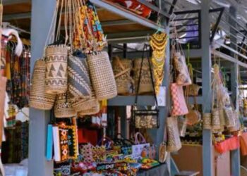 Mencicipi Kuliner Tradisional di Pasar Adat Dayak, Samarinda