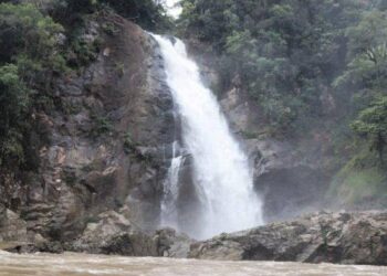 Air Terjun Kenheq, Pesona Alam Tersembunyi Di Mahakam Ulu