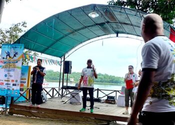 Agus Hari Kesuma Buka Kejuaraan Stand Up Paddle 2024 di Kaltim, Dukung Ekonomi Lokal dan Kesehatan         