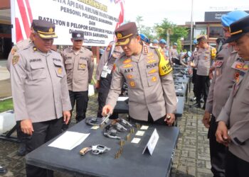 Polresta Samarinda Lakukan Pemeriksaan Rutin Senjata Api untuk Seluruh Anggota