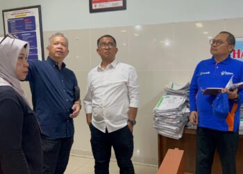 Pj Gubernur Kaltim Sidak RSUD AWS: Soroti Pelayanan dan Kendala Jaringan