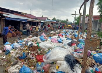 Semangat Gotong-royong, Polsek Pangkalan susu dan Masyarakat Bersihkan Sampah