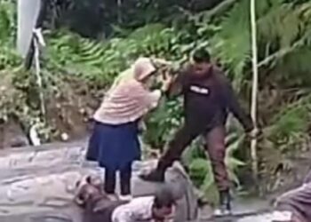 Bripka Syahid Rela Badannya dijadikan jembatan. Irwasum Polri: Inilah contoh polisi yang siap melayani dan melindungi warga