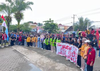Mahasiswa Kaltim Gagal Bertemu DPRD, Aksi Tolak Kampus Kelola Tambang Dibubarkan Paksa