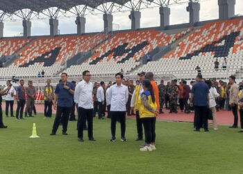 Wapres Gibran Tinjau Revitalisasi Stadion Segiri di Samarinda, di Sambut Antusias Warga