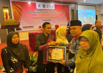 Diarpus Kukar Beri Penghargaan   Kearsipan Terbaik Pada OPD dan Kecamatan