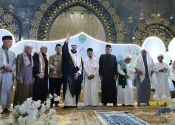 Gubernur Rudy Mas’ud Ajak Warga Kaltim Tingkatkan Keimanan dalam Tabligh Akbar Bersama Syekh Abrurrahman Al ‘Ausy
