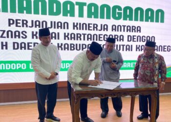 Bupati Kukar Terima Penghargaan atas Dukungan dalam Pengelolaan Zakat