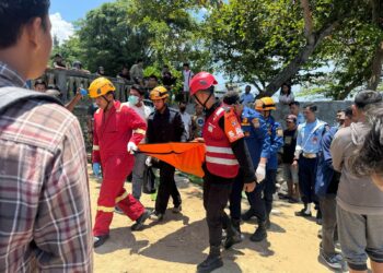Brimob Kaltim Respons Cepat, Bantu Evakuasi Jenazah di Sepinggan Raya