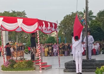 Gubernur Kaltim Tekankan Pemerataan Pendidikan dalam Upacara Hardiknas 2025