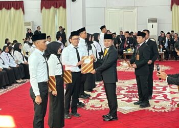 Gubernur Kaltim Serahkan SK ASN dan PPPK, Tekankan Tanggung Jawab sebagai Pelayan Rakyat