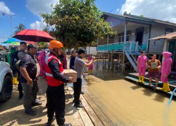 Brimob Polda Kaltim Sigap Salurkan Bantuan Logistik untuk Korban Banjir di Berau