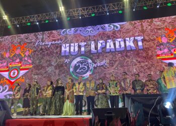 Gubernur Rudy Mas’ud Hadiri HUT ke-25 LPADKT, Apresiasi Peran Organisasi dalam Memperkuat Persatuan dan Budaya di Kaltim