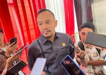 Turun Langsung ke Genangan! Adnan Faridhan Bantu Warga Loa Janan