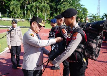 Kapolda Kaltim Pimpin Apel Pergeseran Pasukan BKO untuk Pengamanan PSU Pilkada Mahakam Ulu