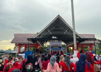Senam Sehat Dispora Kukar di Tenggarong Seberang Disambut Antusias Ratusan Warga
