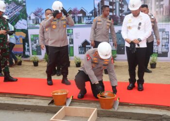 Kapolri Resmikan Peletakan Batu Pertama Pembangunan Asrama Polisi Gelatik di Samarinda