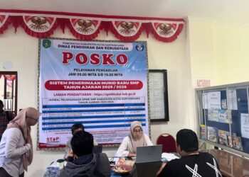 Atasi Kesulitan Teknologi Orang Tua, Posko SPMB Disdik Kukar Siap Bantu Pendaftaran Siswa Baru