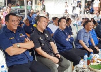 Donald Panggabean Dampingi M. Afri Risky Lubis Kunjungi Pasar Lalang dalam Program NasDem Sapa Pasar