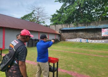 Asah Kemampuan, Kapolresta Balikpapan Gelar Latihan Menembak Bersama Pejabat Polresta di Hari Libur
