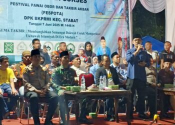 Warga di Langkat Turun ke Jalan Meriahkan Pawai Obor, Polisi Atur Lalin.