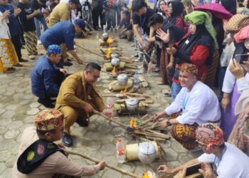 Mahasiswa Unikarta Libatkan Generasi Muda Dalam Festival Nasi Bekepor Jadi Simbol Edukasi Budaya,