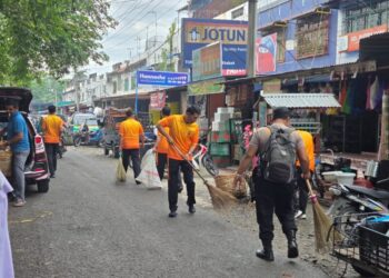 Polres Langkat Gelar Bakti Sosial Kebersihan di Pasar Baru Stabat Sambut Hari Bhayangkara ke-79