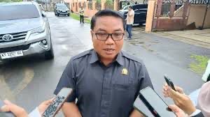 Guntur Kecam Truk Tambang Kuasai Jalan Umum: Negara Harus Hentikan Dominasi Korporasi