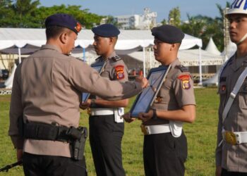 Tegas! Dansat Brimob Polda Kaltim Pimpin Apel PTDH Dua Personel di Balikpapan