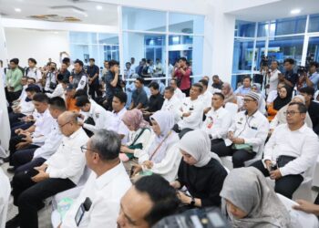 Wamen ATR/BPN Serahkan 160 Sertipikat Tanah kepada Pemda dan Masyarakat Sulteng