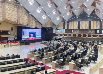 Paripurna ke-28 DPRD Kaltim Bahas Raperda dan Laporan Reses, 39 Anggota Hadir Tunjukkan Komitmen Legislasi