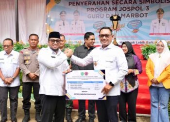 Gubernur Kaltim Serahkan Bantuan Rehabilitasi Rumah Tidak Layak Huni di Paser
