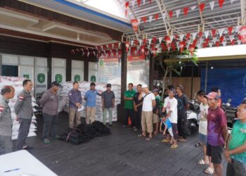 Pemdes Kota Bangun Ilir Dorong Ketahanan Pangan Lewat Bantuan Bibit Lele