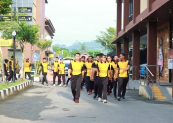 Polresta Samarinda Gelar Jalan Sehat untuk Jaga Kebugaran dan Tingkatkan Kekompakan Personel