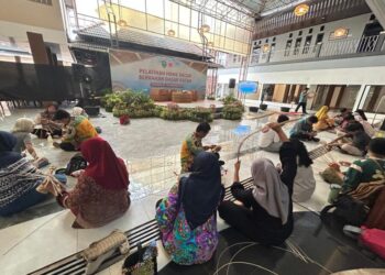 Dukung Wirausaha Mandiri, Dekranasda Kaltim Latih Peserta Buat Kerajinan Rotan