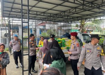 300 Karung Beras SPHP Ludes Diserbu Warga di GPM Polresta Samarinda