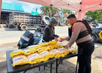 Sat Samapta Polresta Balikpapan Bantu Pemenuhan Kebutuhan Beras Murah Lewat Gerakan Pangan Murah
