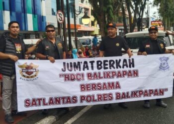 HDCI Balikpapan dan Polresta Tebar Kebaikan Lewat Jumat Berkah