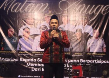 Ketua DPRD Kukar Ahmad Yani Terima Penghargaan Desa Batuah atas Dukungan Pembangunan