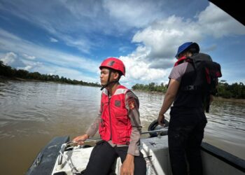 Tim SAR Brimob Batalyon B Pelopor Terjun Tangani Laka Air di Kutai Barat, 8 Orang Hilang