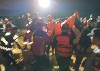 Brimob Bantu Evakuasi 6 Anak Tenggelam di Waduk Km 8 Balikpapan