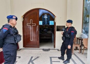 Batalyon A Brimob Kaltim Jamin Keamanan Ibadah Umat Nasrani dengan Patroli Gereja Minggu Pagi