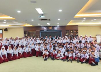 Ratusan Siswa SDN 018 Tenggarong Belajar Proses Demokrasi Langsung di DPRD Kukar