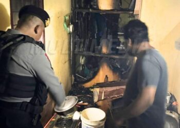 Patroli 110 Polresta Samarinda Respons Cepat Kebakaran di Sungai Kunjang